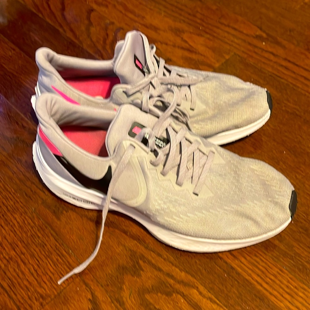 Nike Women's Gray and Pink Athletic Running Shoes